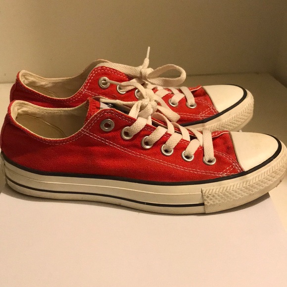 Red converse - Picture 2 of 3